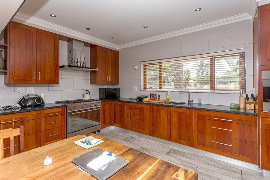 To Let 5 Bedroom Property for Rent in Milnerton Western Cape